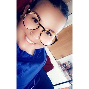 Meet your Posher, Karissa